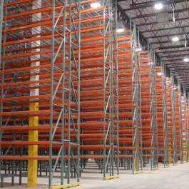 Tall Celling in Pallet Rack Warehouse