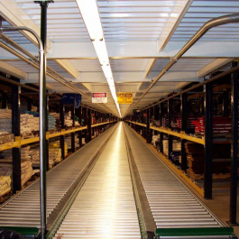 Pallet Flow Rack with Conveyor in Pick Module