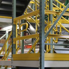 Pick Module Stairs in Pallet Racking