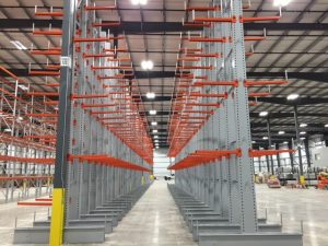 Cantilever Rack Aisle in Warehoues